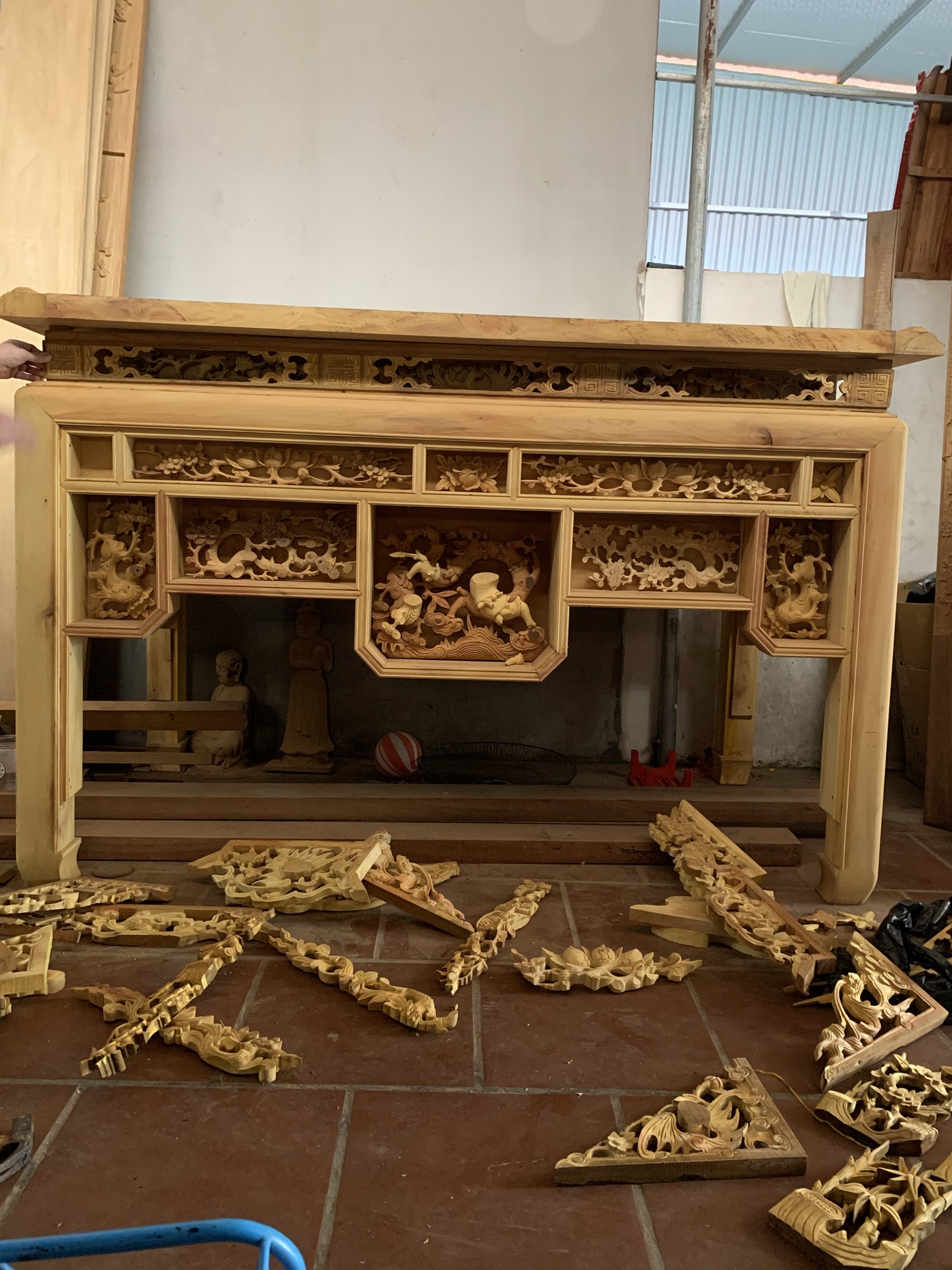 Tổng hợp và phân loại các mẫu bàn thờ gia tiên đẹp nhất