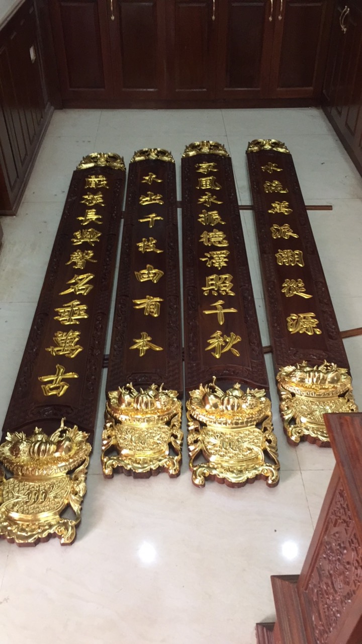 Câu Đối Thếp Vàng